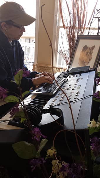 Birdie playing Kurtzweil